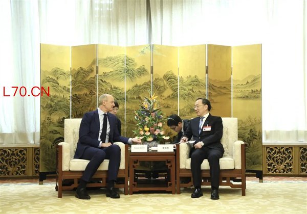 3月22日，工业和信息化部部长李乐成在北京会见西门子公司董事会主席、总裁兼首席执行官博乐仁。